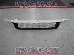 No Brand
Integrated eyeline grill
■ 200 series Hiace