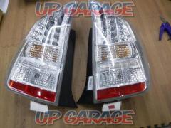 TOYOTA genuine
Tail lens left and right set