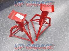 Unknown manufacturer (I can't see the label well)
3 tons?
jack stand / jack stand
2 pieces
