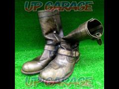 Indian
Leather boots