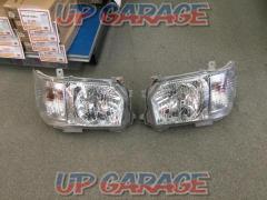 March price reductions! Toyota
Hiace genuine headlight
Right and left