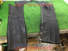 (Confirmation) Manufacturer unknown
Leather Chaps
First arrival