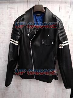 Size: M
AUTHENTIC
Fake leather jacket