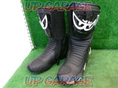 Size EUR41 (about 25.5cm)
BERIK
GP-X
Racing boots
black