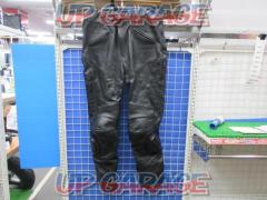 Unknown Manufacturer
Leather pants
With bank sensor
Size 40