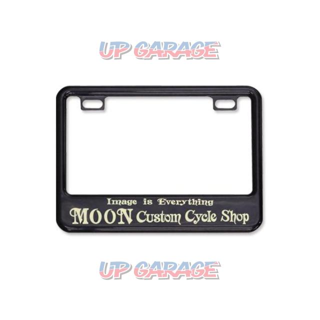 MOONEYES
MG130GCBKMCS
License
plate
Frame
For
Small
Motorcycle
MOON
Custom
Cycle
Shop
black-01