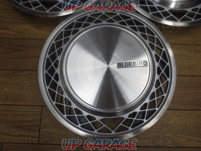 Nissan U11 Bluebird genuine hubcap
Three-02