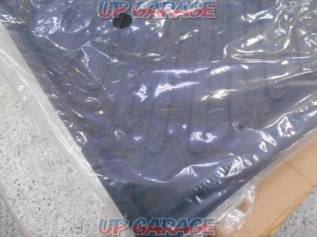 Unknown Manufacturer
Luggage mat-04