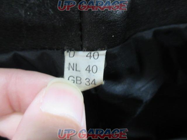 MQP
Leather pants
Size: EUR40-03