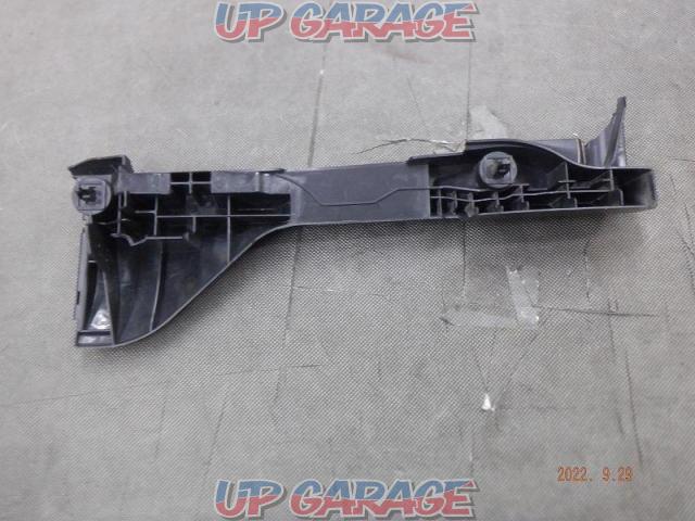 Right side only 1 split TOYOTA genuine (Toyota)
Front bumper retainer-01