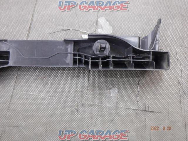 Right side only 1 split TOYOTA genuine (Toyota)
Front bumper retainer-03