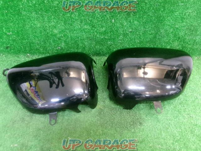 W650 (removed from unknown model year)
KAWASAKI genuine
Side cover
Right and left-01