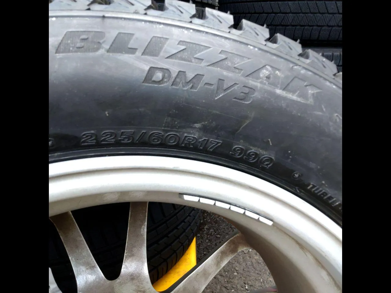 BRIDGESTONE BLIZZAK DM-V3