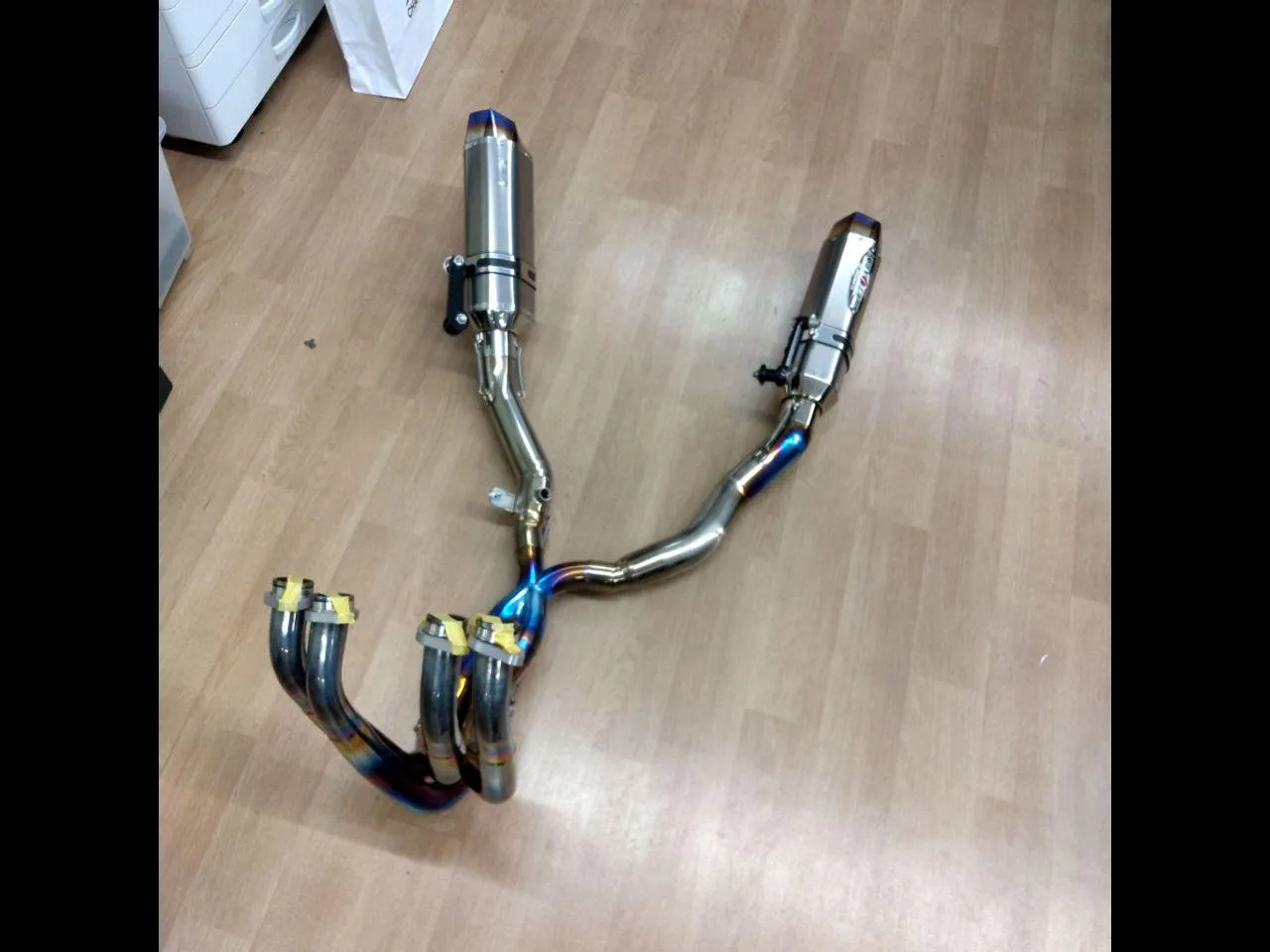 マフラー（二輪）