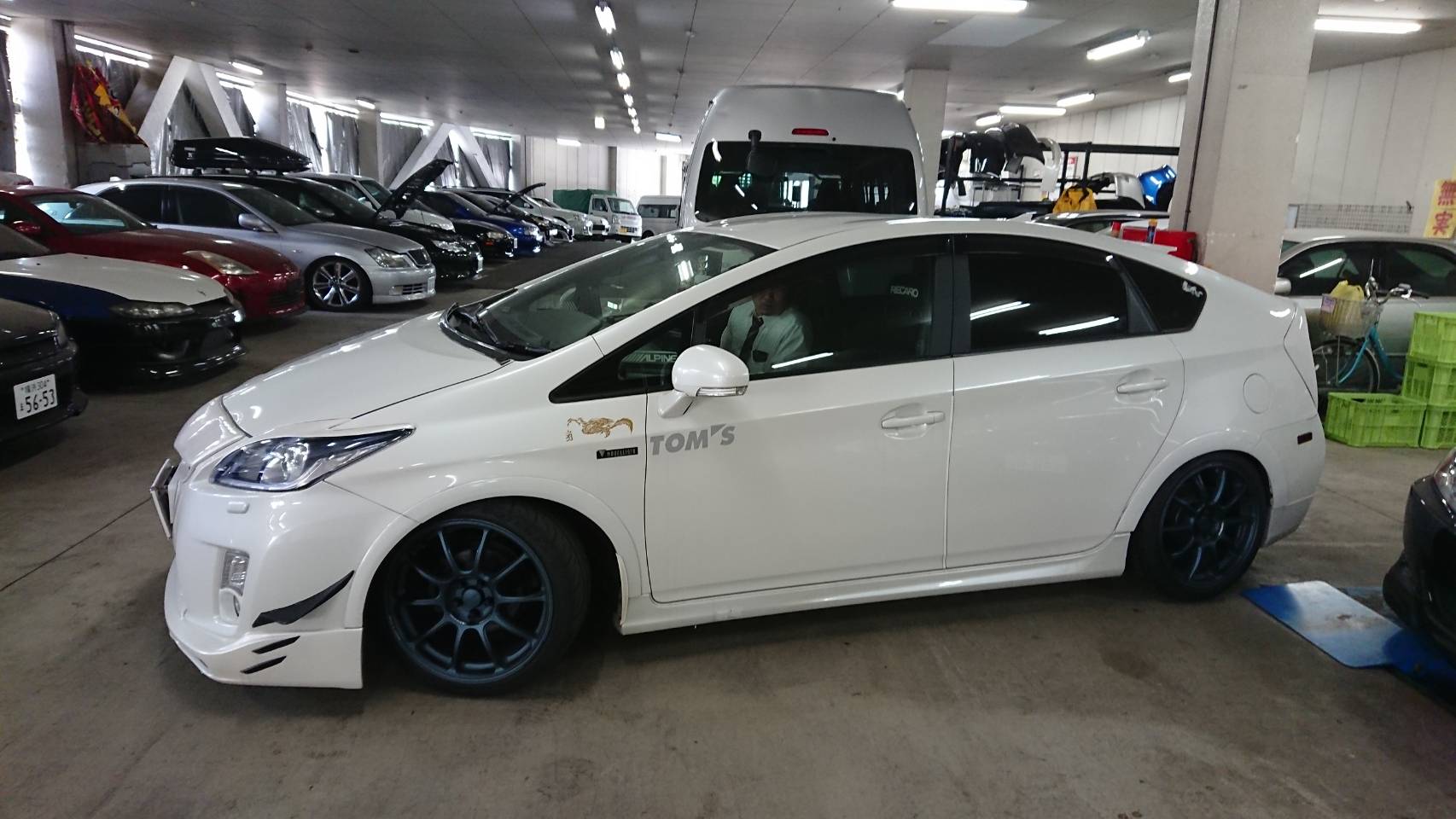 Zvw30プリウスの買取事例 アップガレージ パーツまるごとクルマ バイク買取団 Zvw30プリウスの買取事例 アップガレージ パーツまるごとクルマ バイク買取団